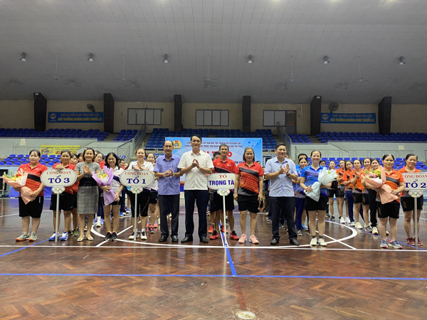 Trung tâm Huấn luyện và Thi đấu thể thao Đắk Lắk tổ chức Hội thao chào mừng kỷ niệm 41 năm Ngày Nhà giáo Việt Nam 20/11